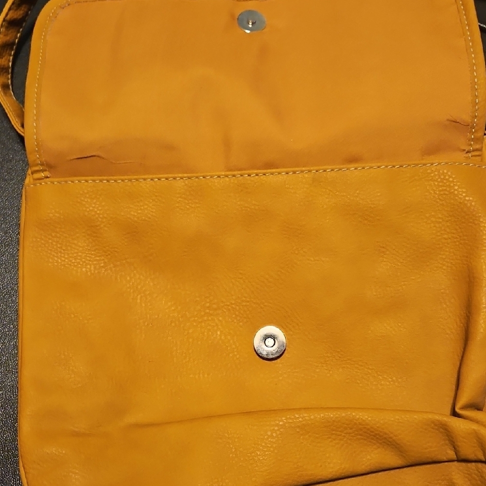 Chic Yellow Crossbody Bag - Picture 2 of 8